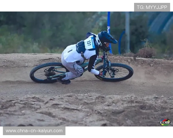 自行车选手弯道技术惊艳全场解说